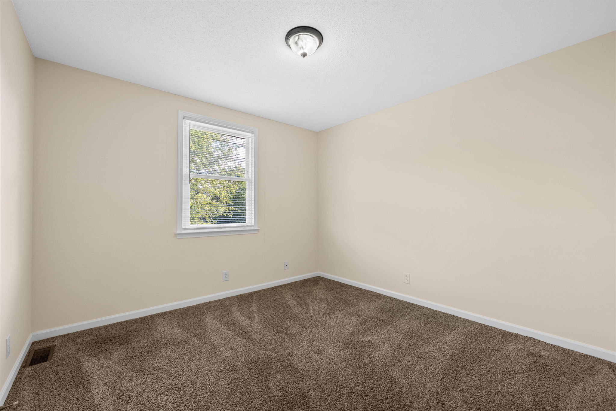 Clarksville, Tennessee 37042, United States, 3 Bedrooms Bedrooms, ,2 BathroomsBathrooms,Residential,Active,240066