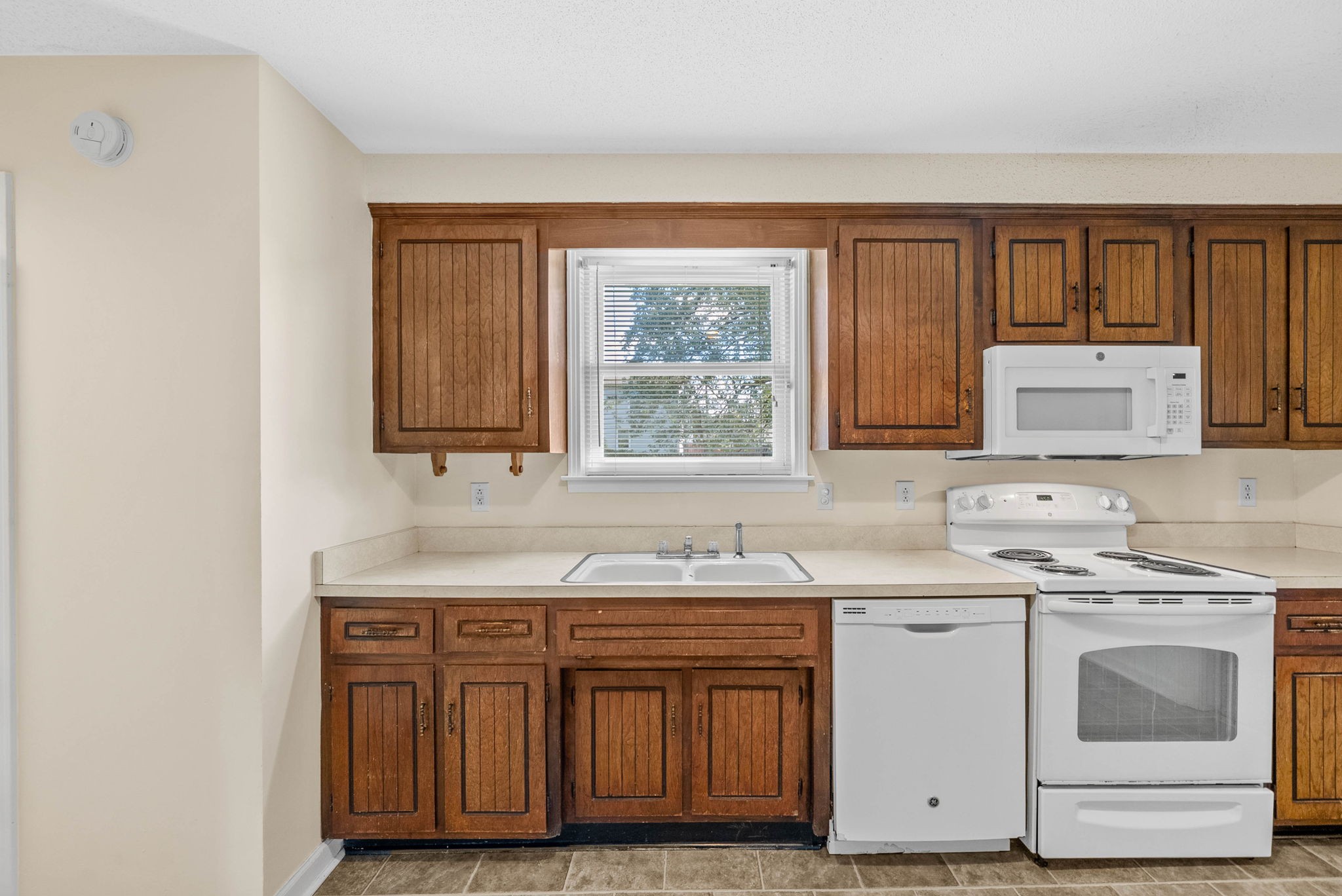 Clarksville, Tennessee 37042, United States, 3 Bedrooms Bedrooms, ,2 BathroomsBathrooms,Residential,Active,240066