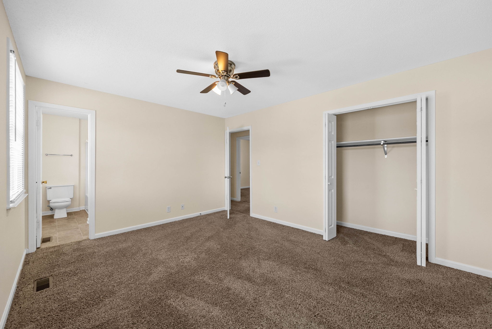 Clarksville, Tennessee 37042, United States, 3 Bedrooms Bedrooms, ,2 BathroomsBathrooms,Residential,Active,240066