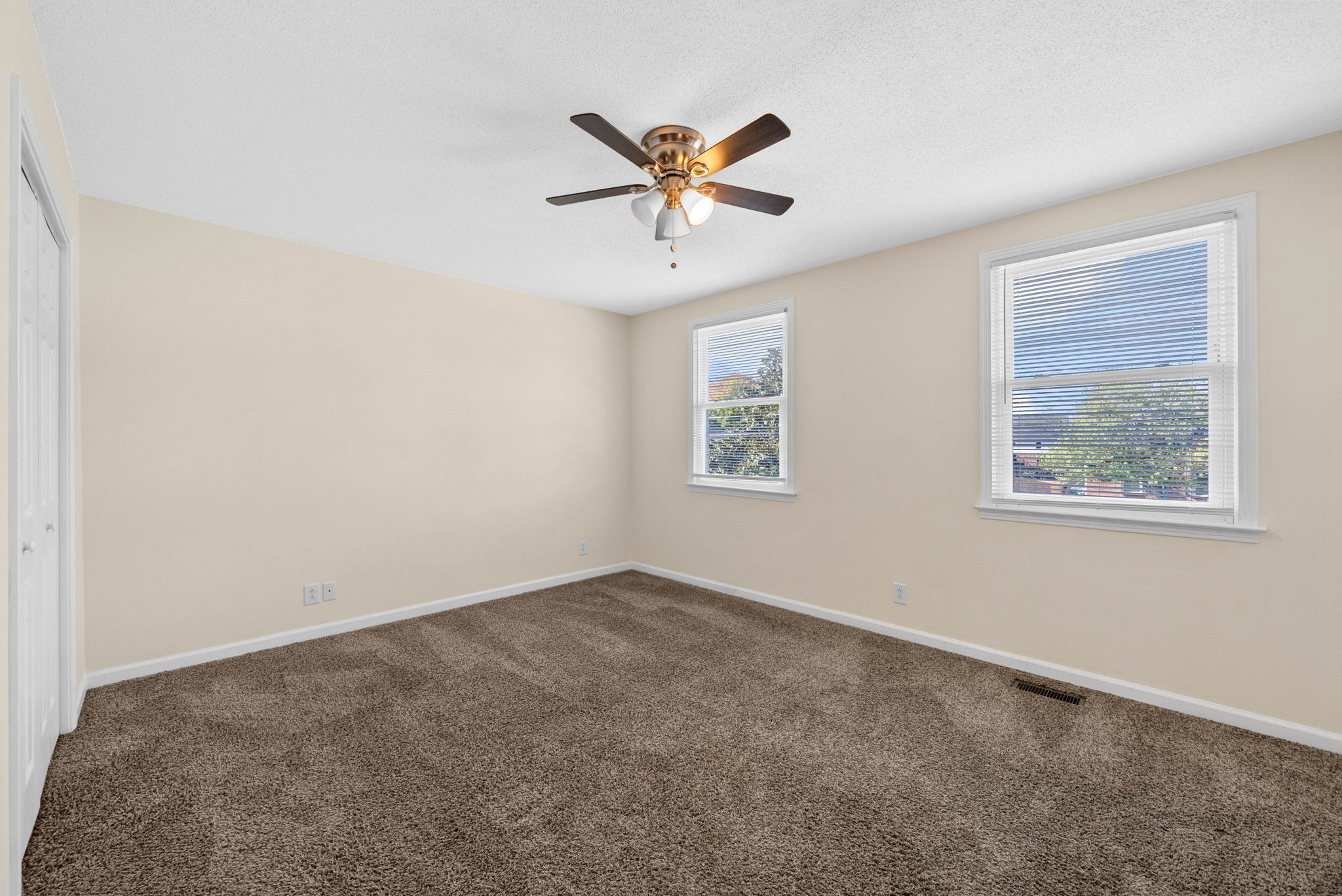 Clarksville, Tennessee 37042, United States, 3 Bedrooms Bedrooms, ,2 BathroomsBathrooms,Residential,Active,240066