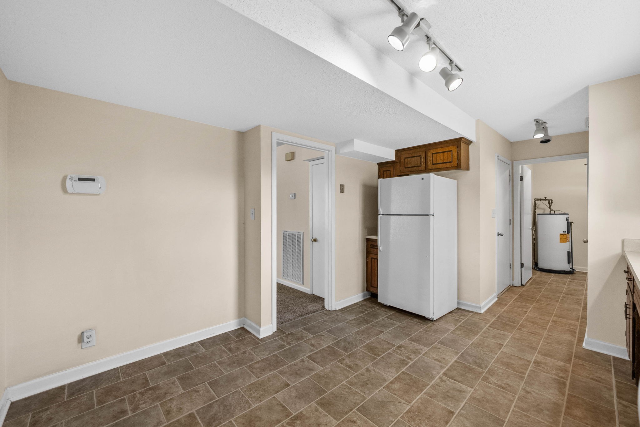 Clarksville, Tennessee 37042, United States, 3 Bedrooms Bedrooms, ,2 BathroomsBathrooms,Residential,Active,240066