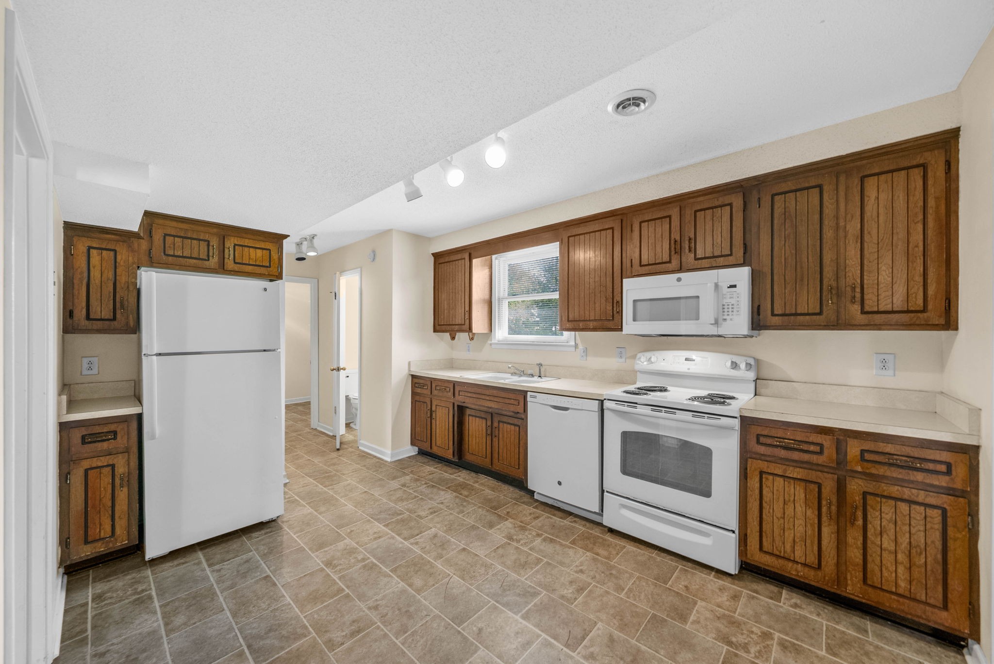 Clarksville, Tennessee 37042, United States, 3 Bedrooms Bedrooms, ,2 BathroomsBathrooms,Residential,Active,240066