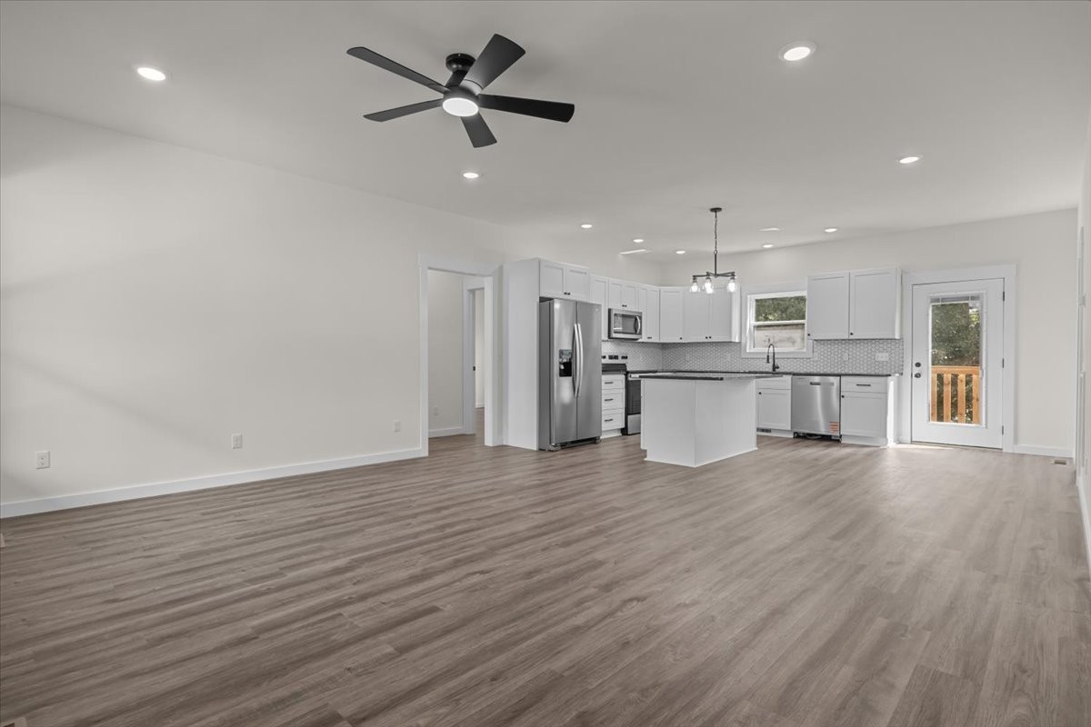 3119 Country Side Dr
