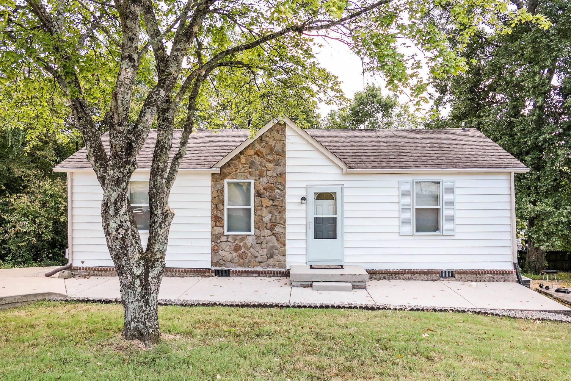 3-bed home for sale in Nashville, TN 37211, 224 Flora Maxwell Rd 224 Flora Maxwell Rd, Nashville TN 37211 3-bed home, photo 1 of 21