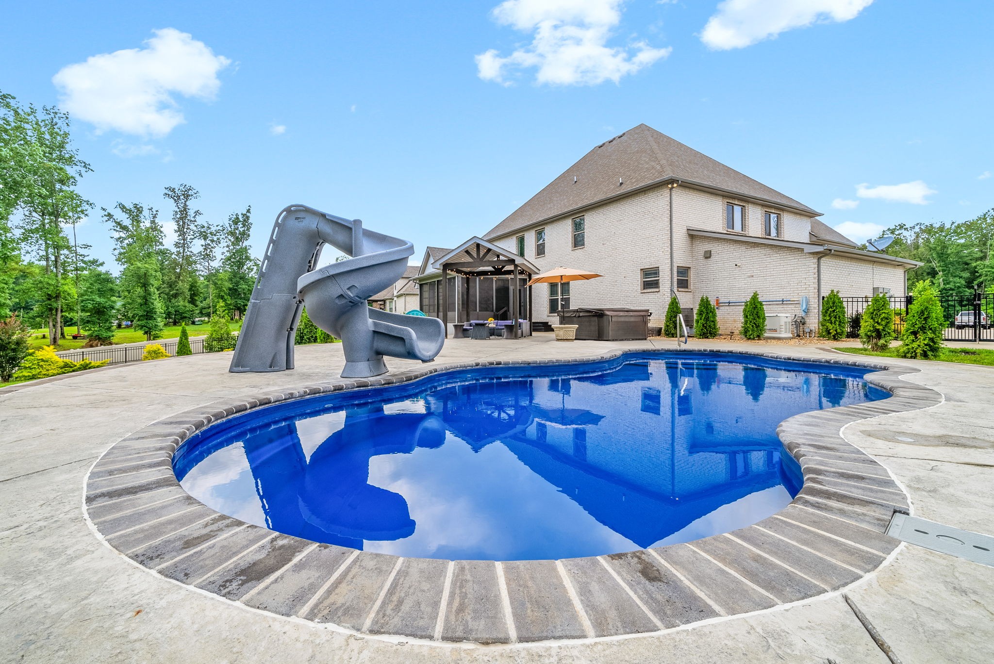 Clarksville, Tennessee 37042, United States, 5 Bedrooms Bedrooms, ,4 BathroomsBathrooms,Residential,Active,151466