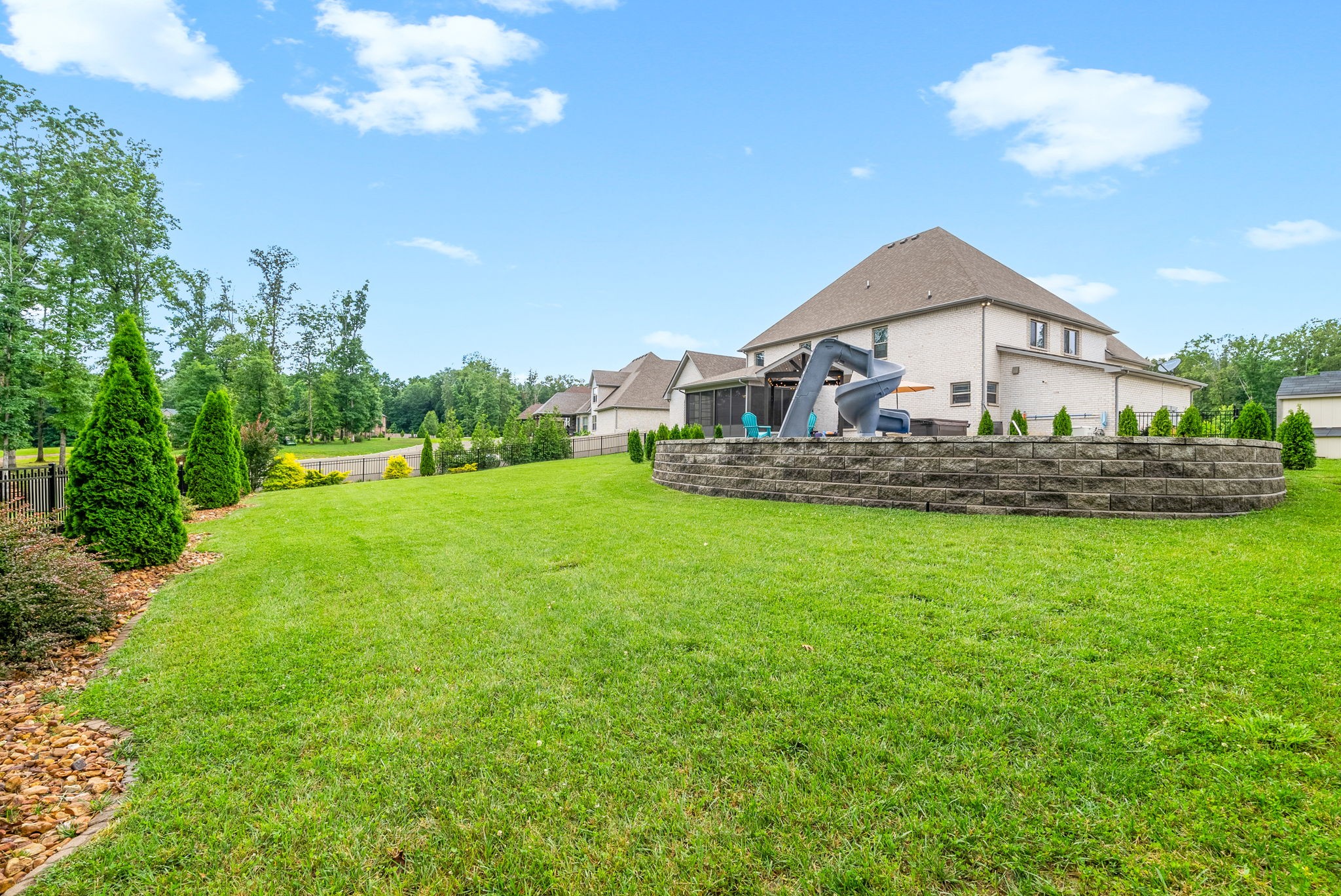 Clarksville, Tennessee 37042, United States, 5 Bedrooms Bedrooms, ,4 BathroomsBathrooms,Residential,Active,151466