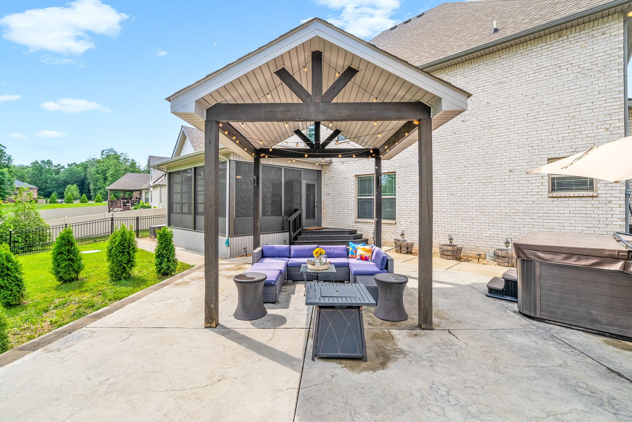 Clarksville, Tennessee 37042, United States, 5 Bedrooms Bedrooms, ,4 BathroomsBathrooms,Residential,Active,151466