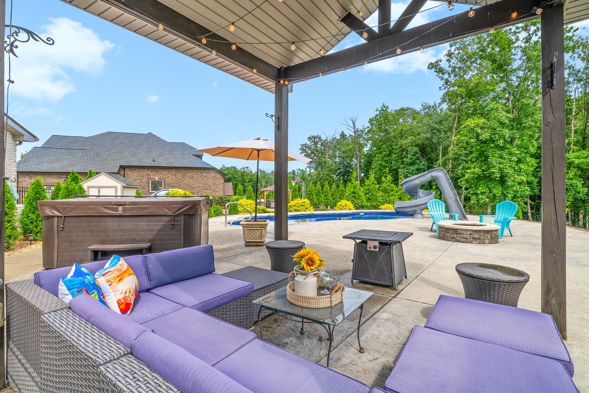 Clarksville, Tennessee 37042, United States, 5 Bedrooms Bedrooms, ,4 BathroomsBathrooms,Residential,Active,151466