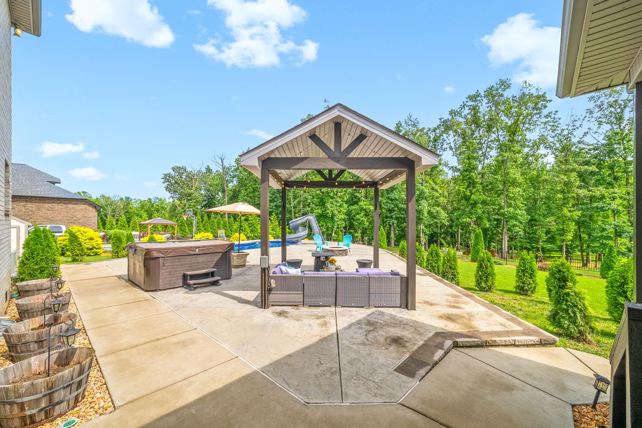 Clarksville, Tennessee 37042, United States, 5 Bedrooms Bedrooms, ,4 BathroomsBathrooms,Residential,Active,151466