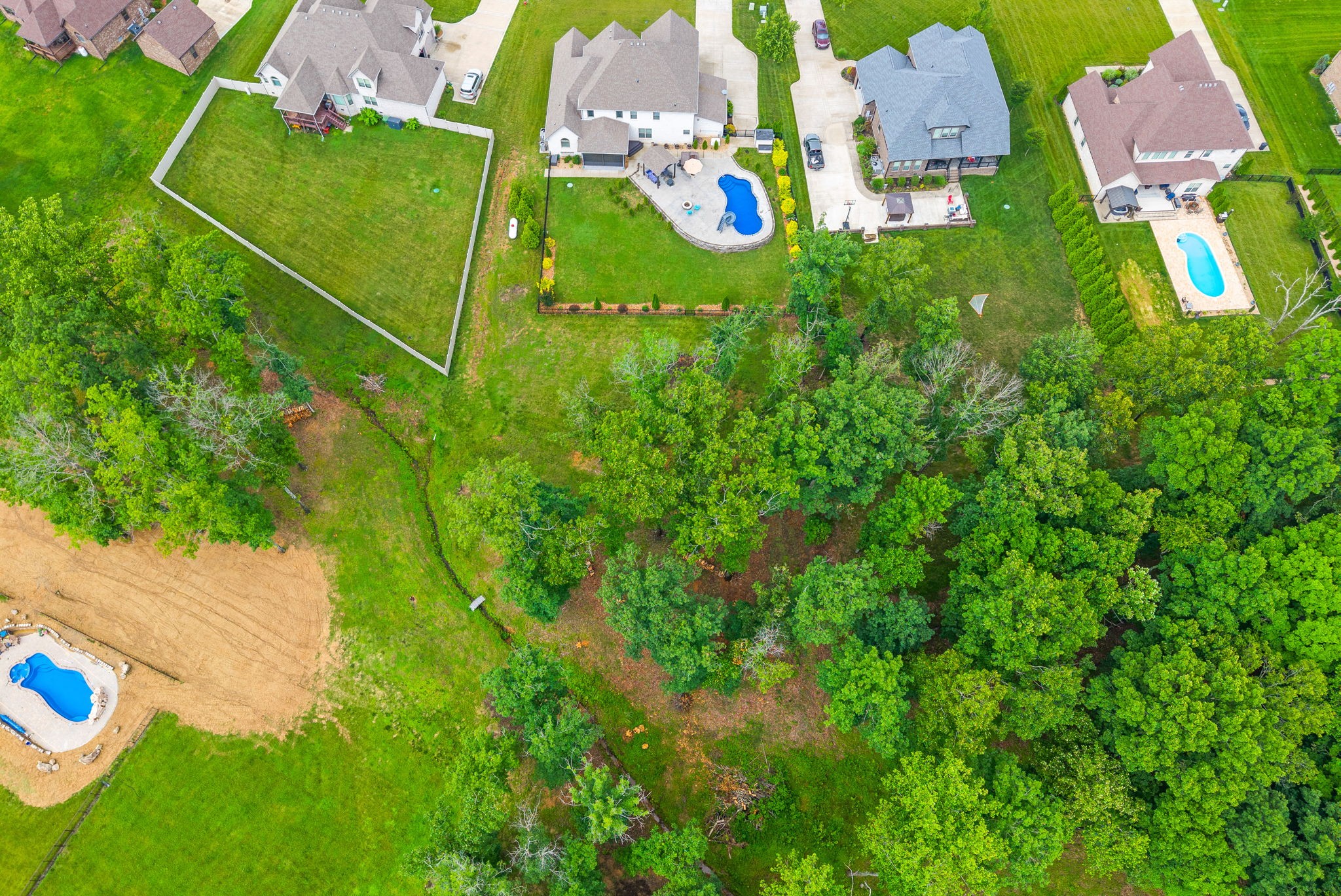 Clarksville, Tennessee 37042, United States, 5 Bedrooms Bedrooms, ,4 BathroomsBathrooms,Residential,Active,151466