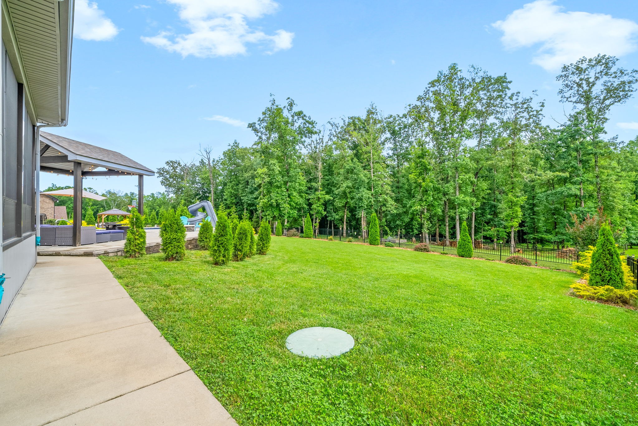 Clarksville, Tennessee 37042, United States, 5 Bedrooms Bedrooms, ,4 BathroomsBathrooms,Residential,Active,151466