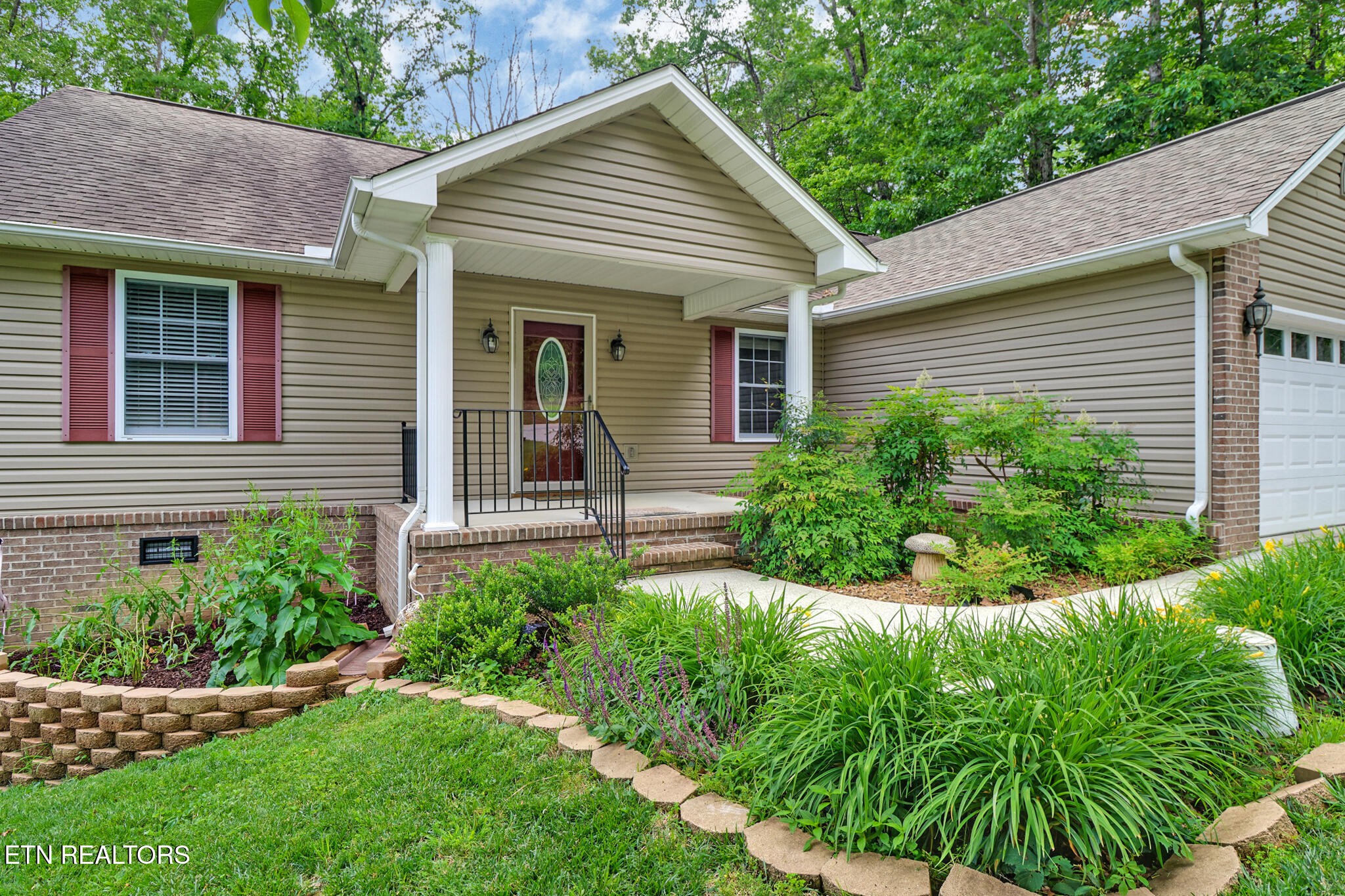 348 Lakeview Drive