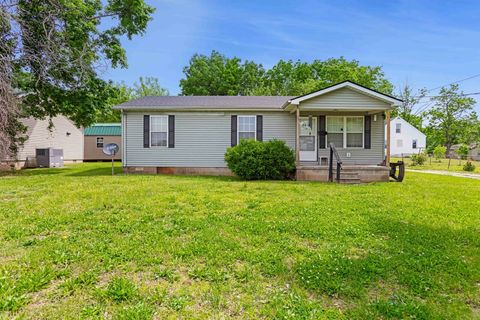 1306 E 9th St E, Hopkinsville, KY 42240 - MLS#: 2885420