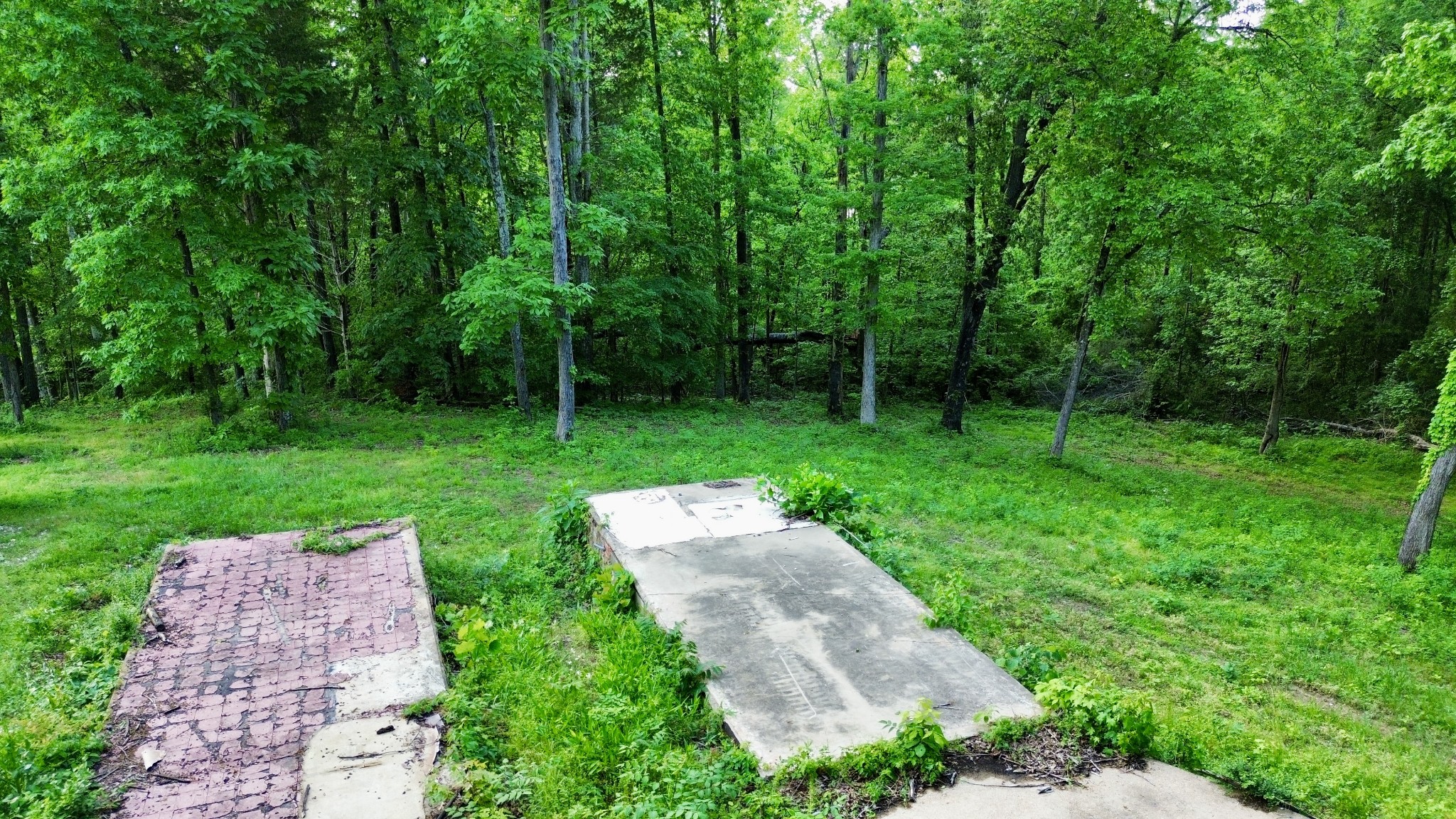 84 Lakeview Dr