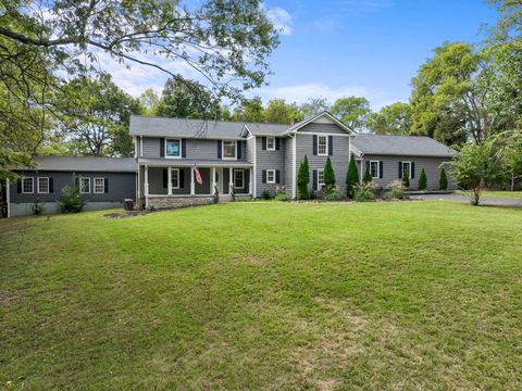 557 Forest Retreat Rd Hendersonville TN 37075