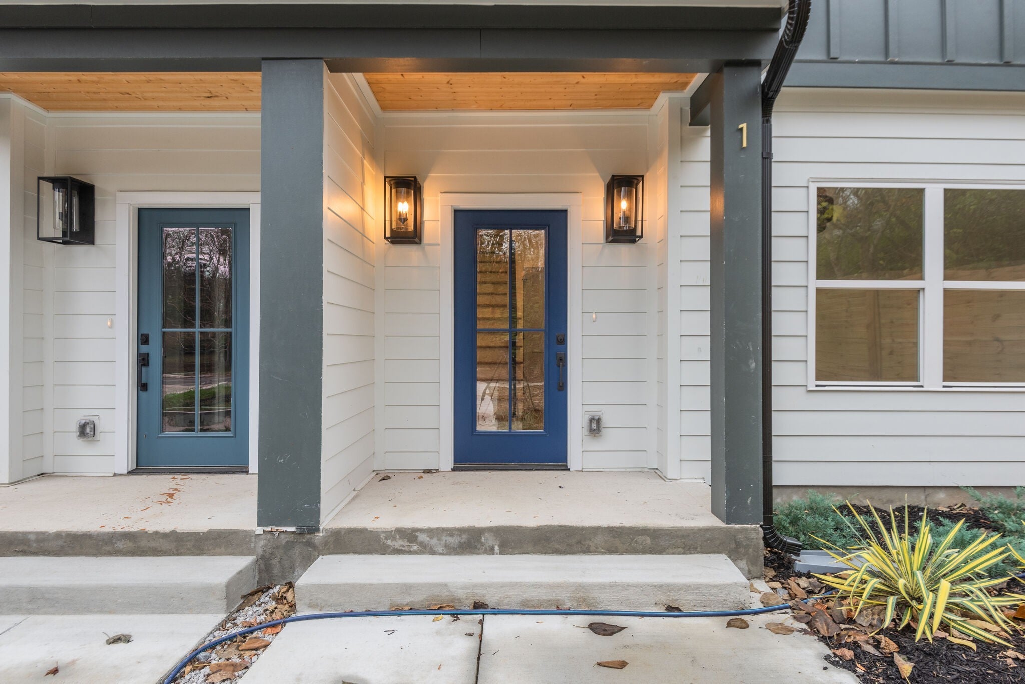 862 W Sharpe Ave 1