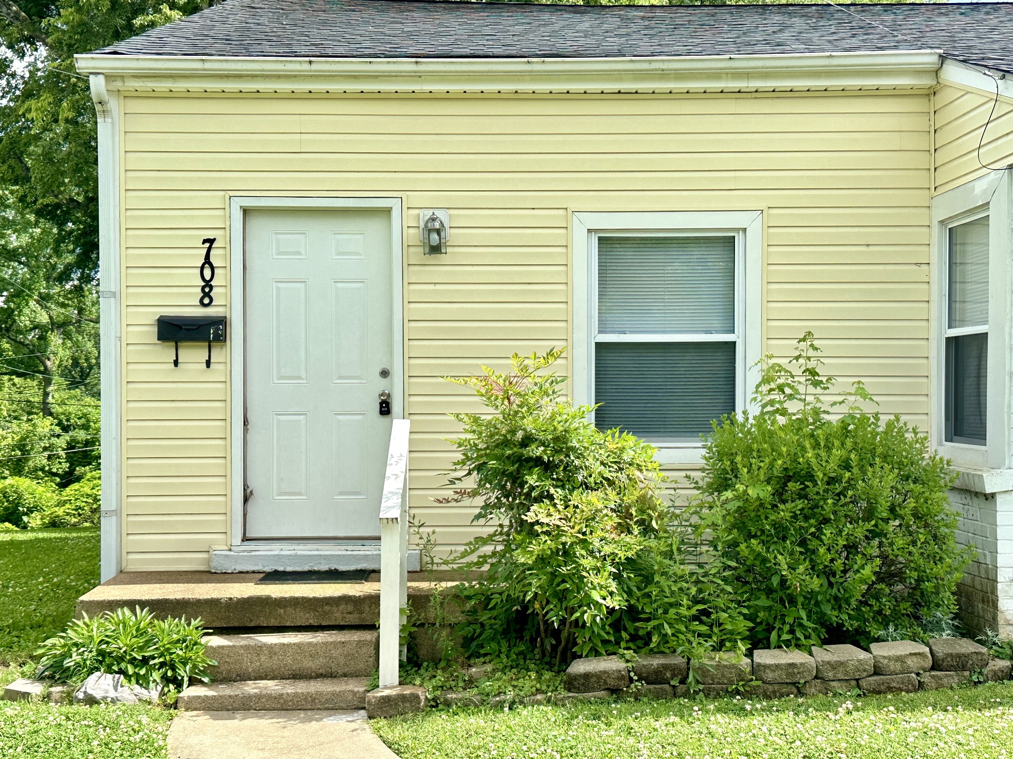 706 Woodmont Blvd