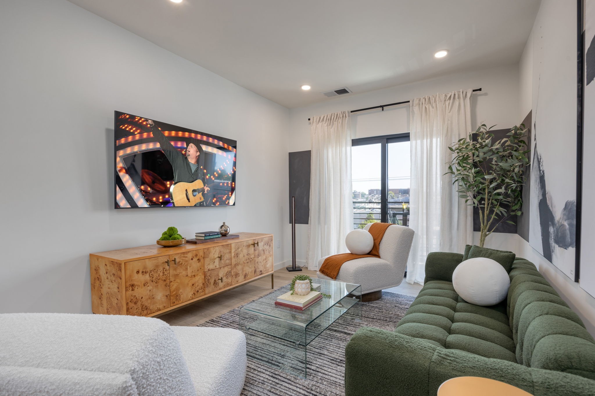 635 7th Ave S 310