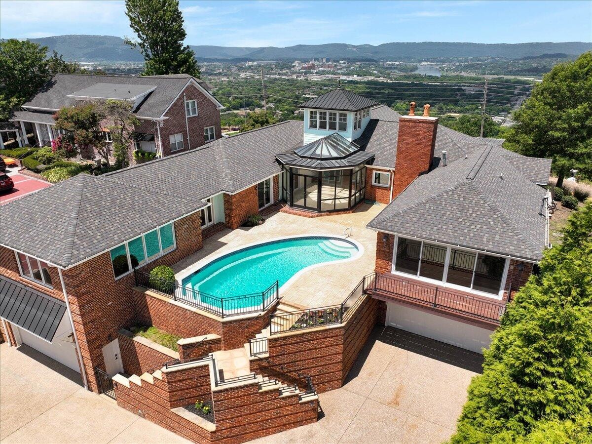 312 N Crest Road