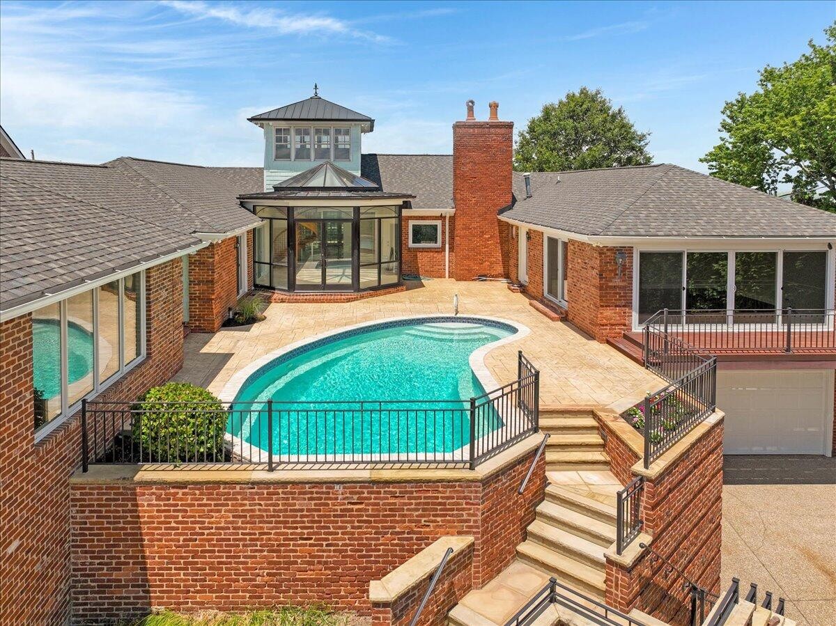 312 N Crest Road