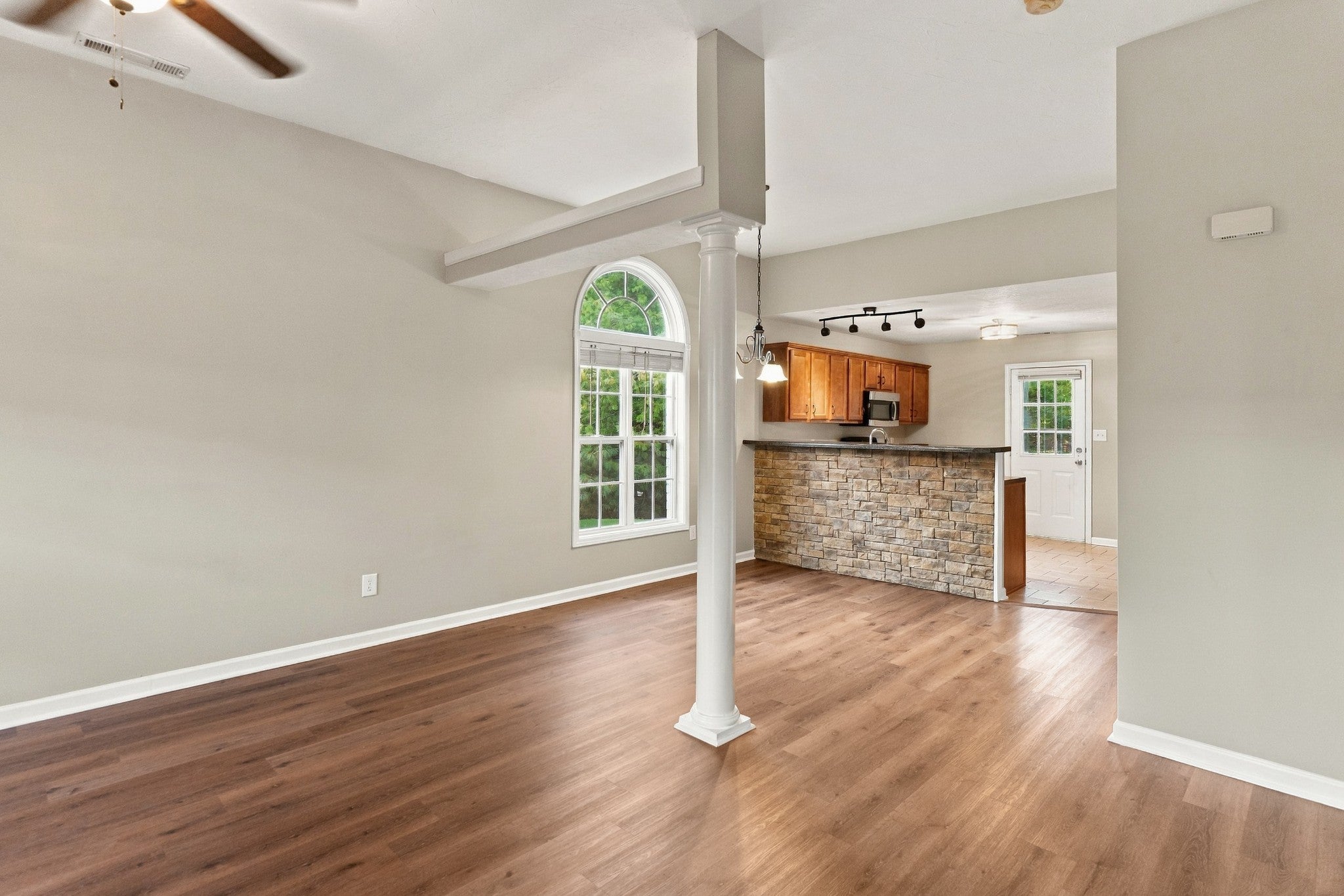 1182 Long Hollow Pike F4