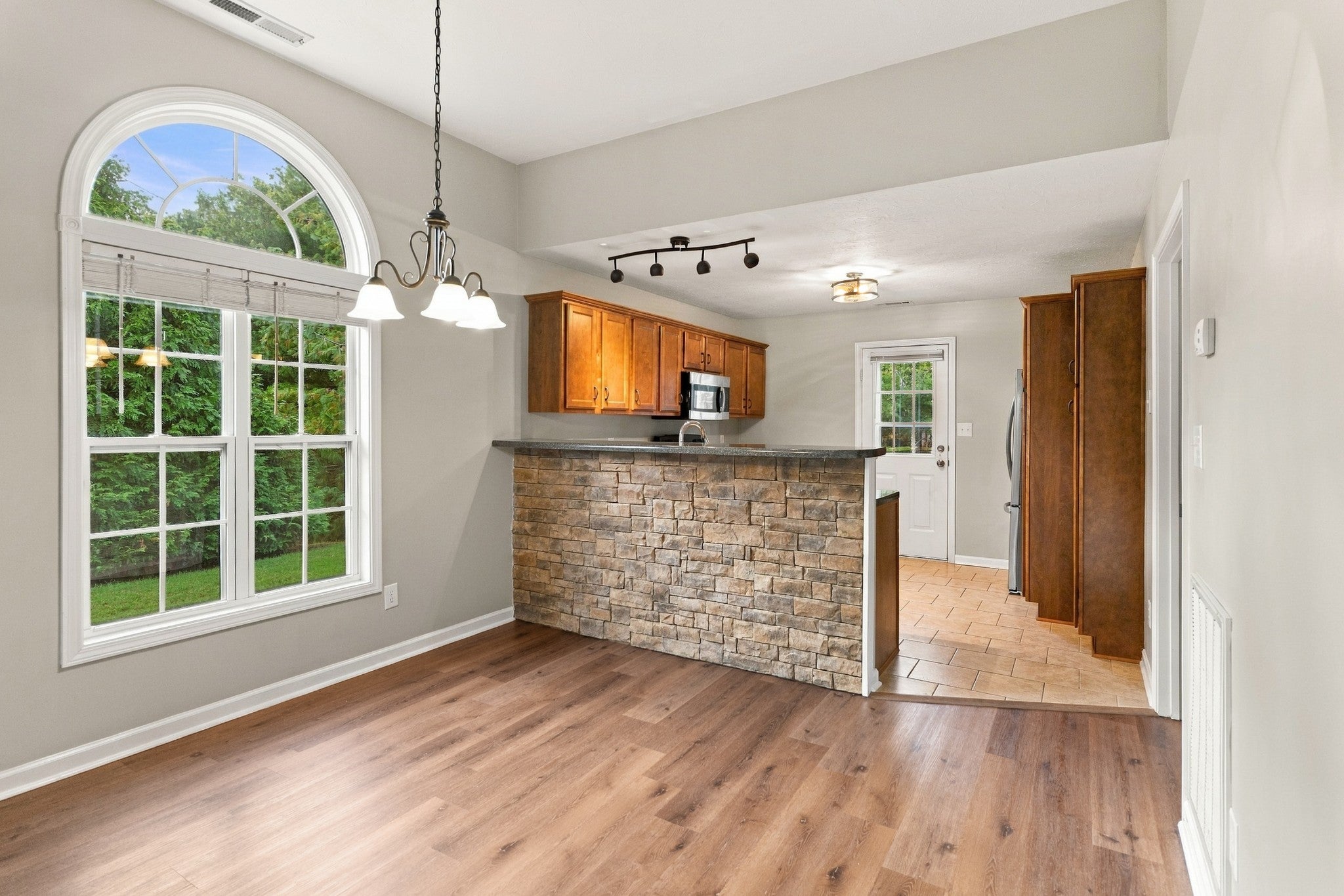 1182 Long Hollow Pike F4