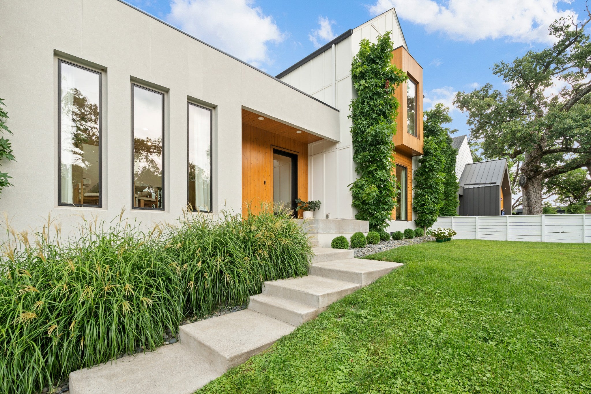 5-bed listing at 1713 Castleman Dr, Nashville
