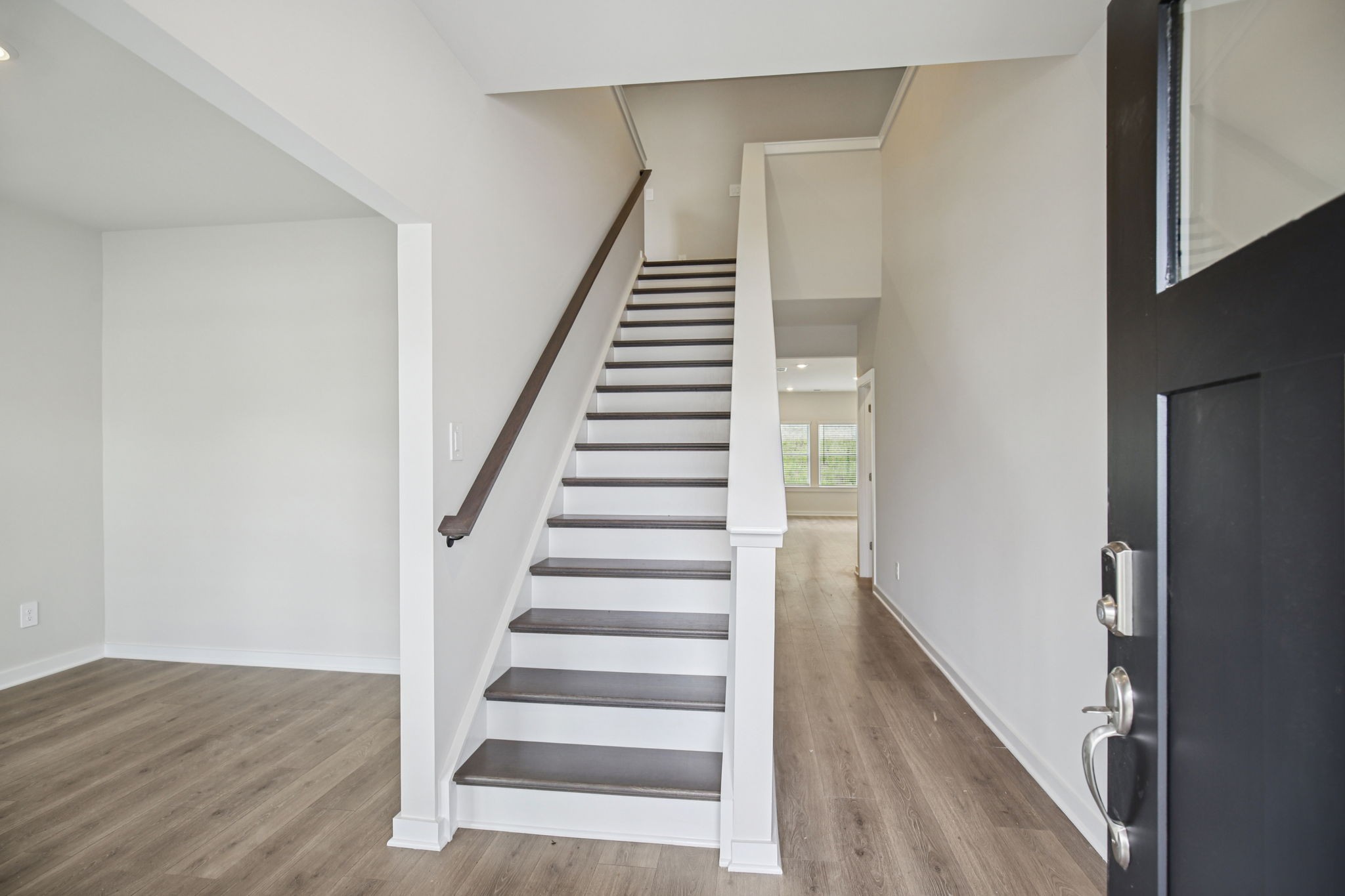 912 Calvin Ct