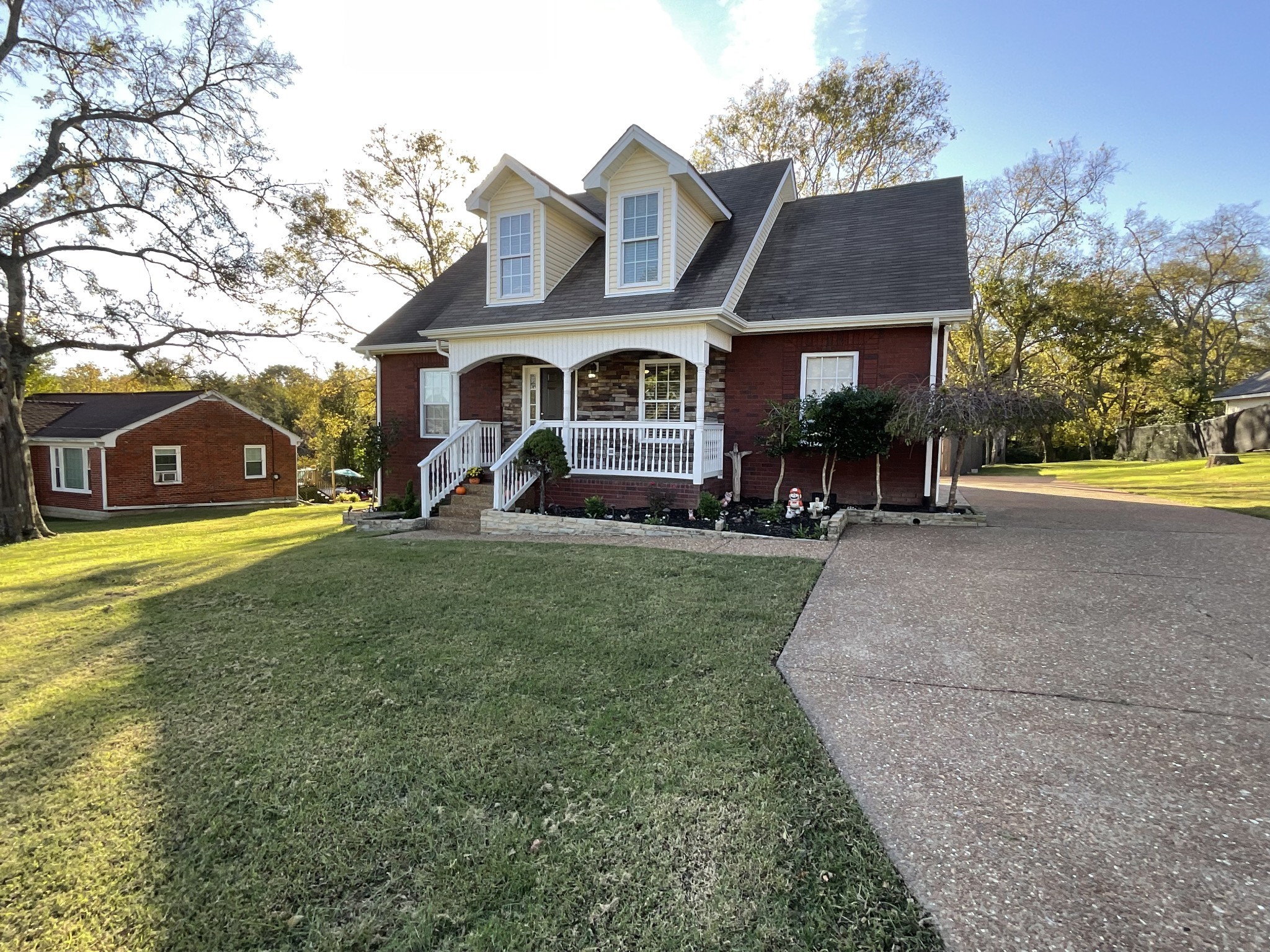 114 E Marthona Rd