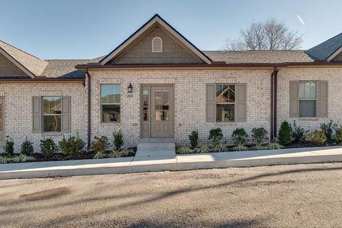 205 Bancroft Ml Columbia TN 38401