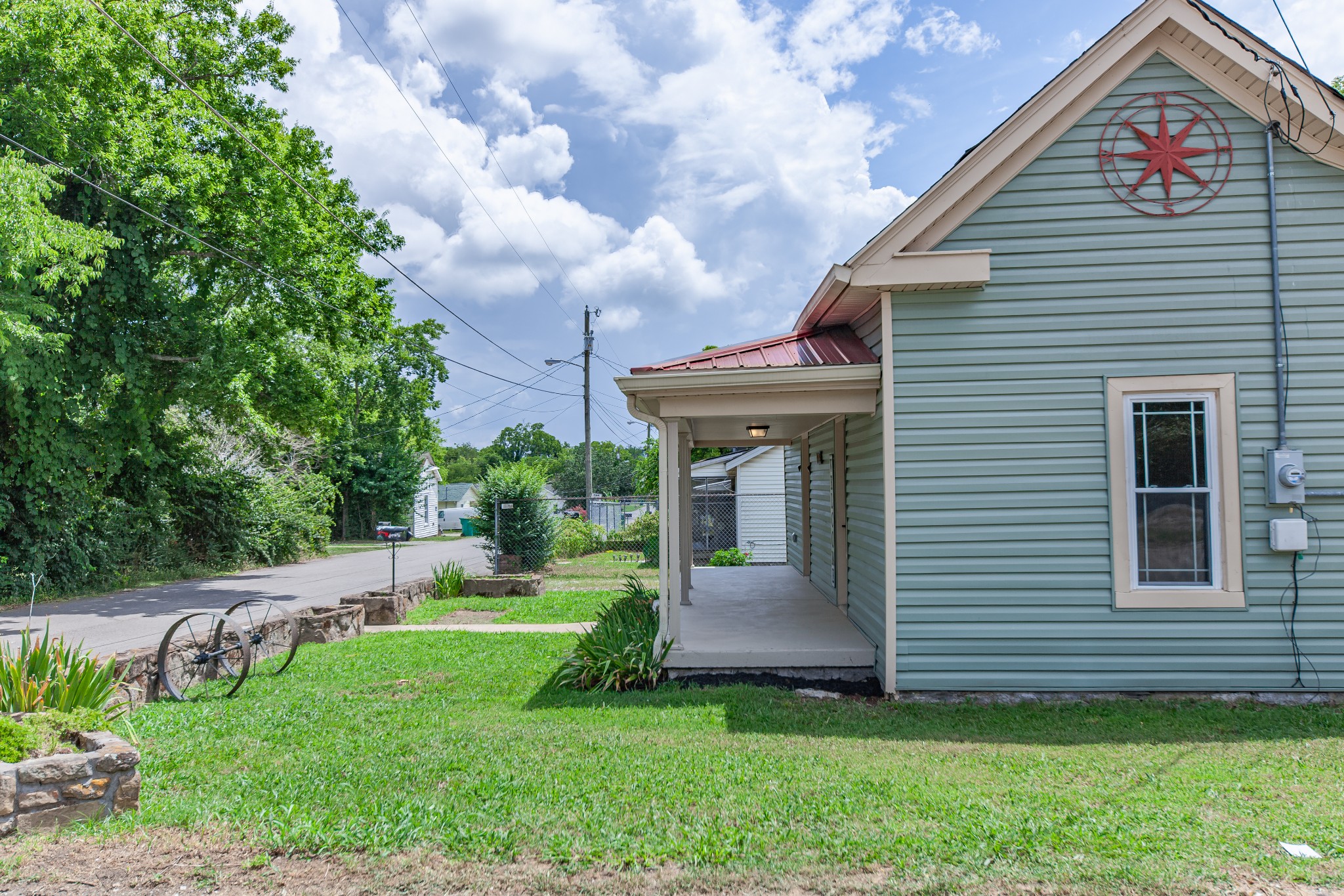 676 Woodlawn Ave