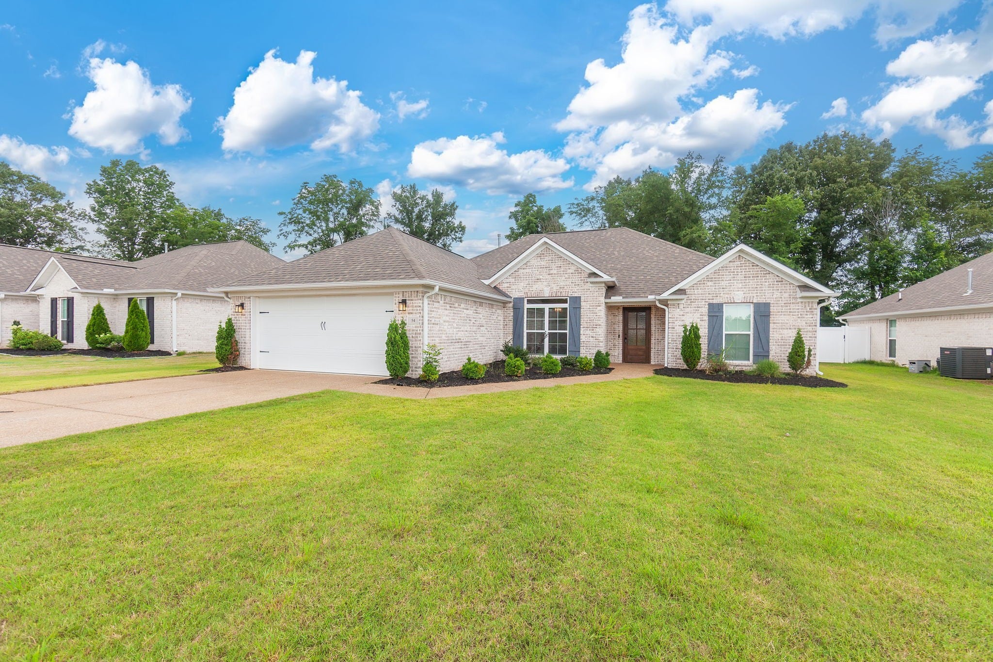 54 Golden Brooke Dr