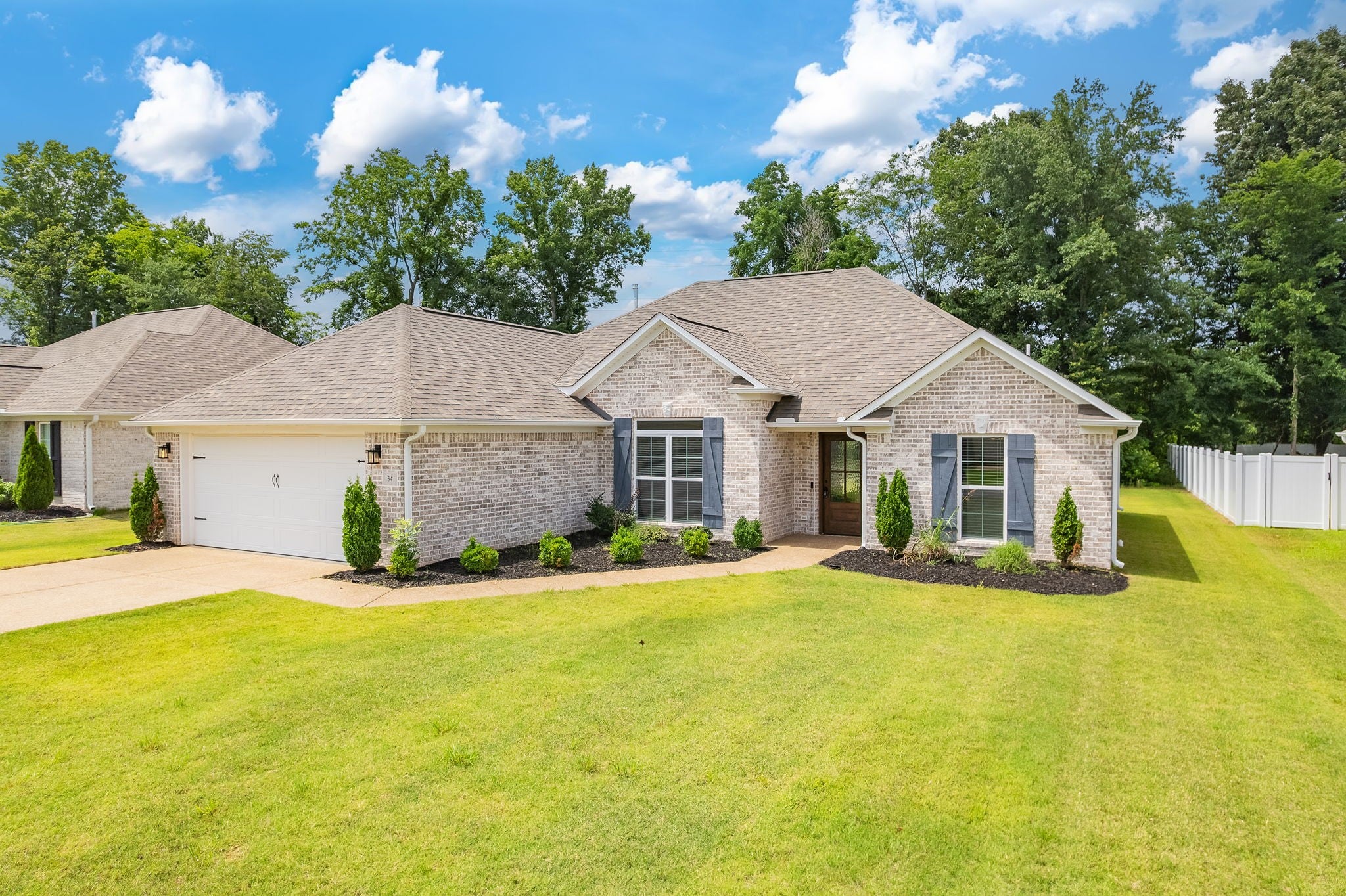 54 Golden Brooke Dr