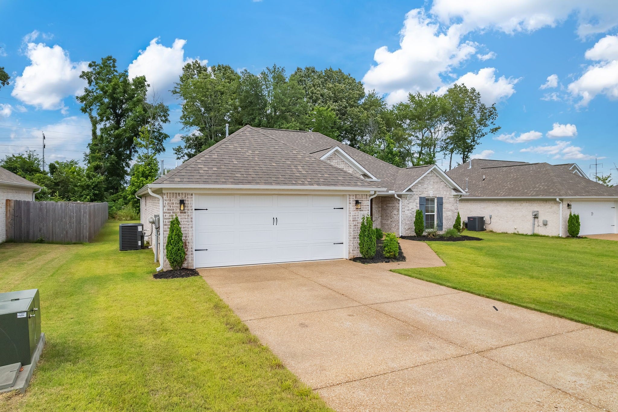 54 Golden Brooke Dr