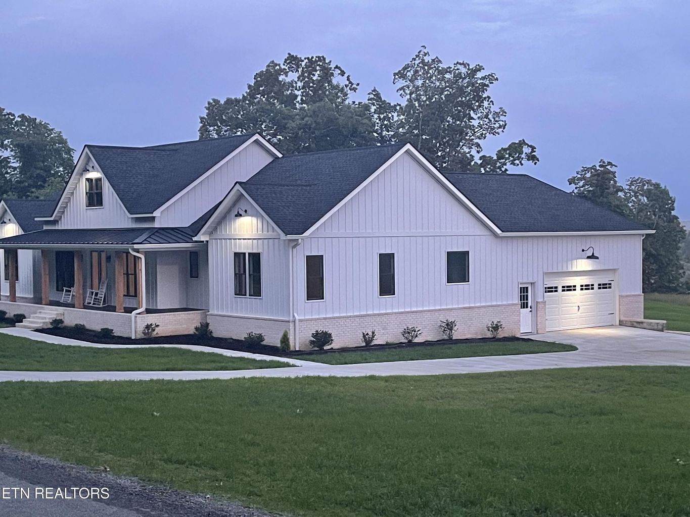 320 Ridge Ln