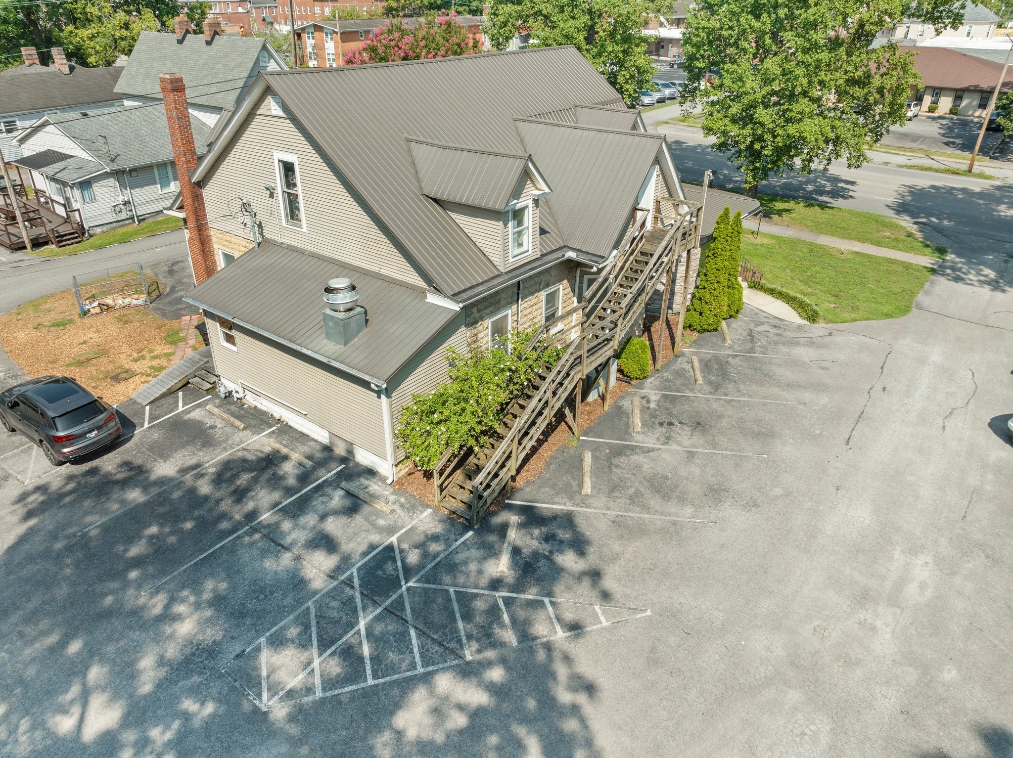 210 E LINCOLN ST