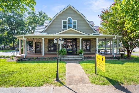 210 E LINCOLN ST Tullahoma TN 37388