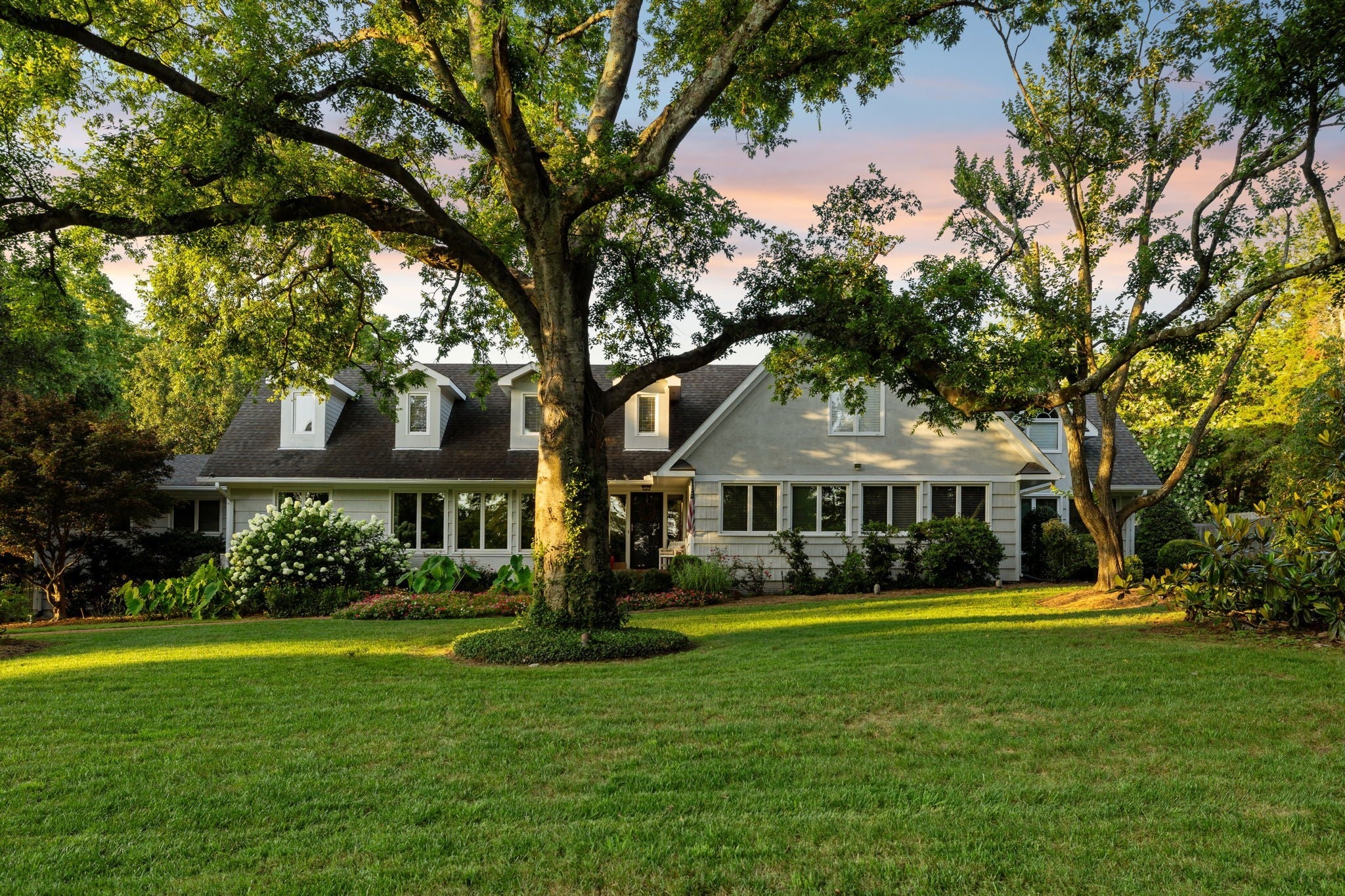 206 Hillwood Blvd NE
