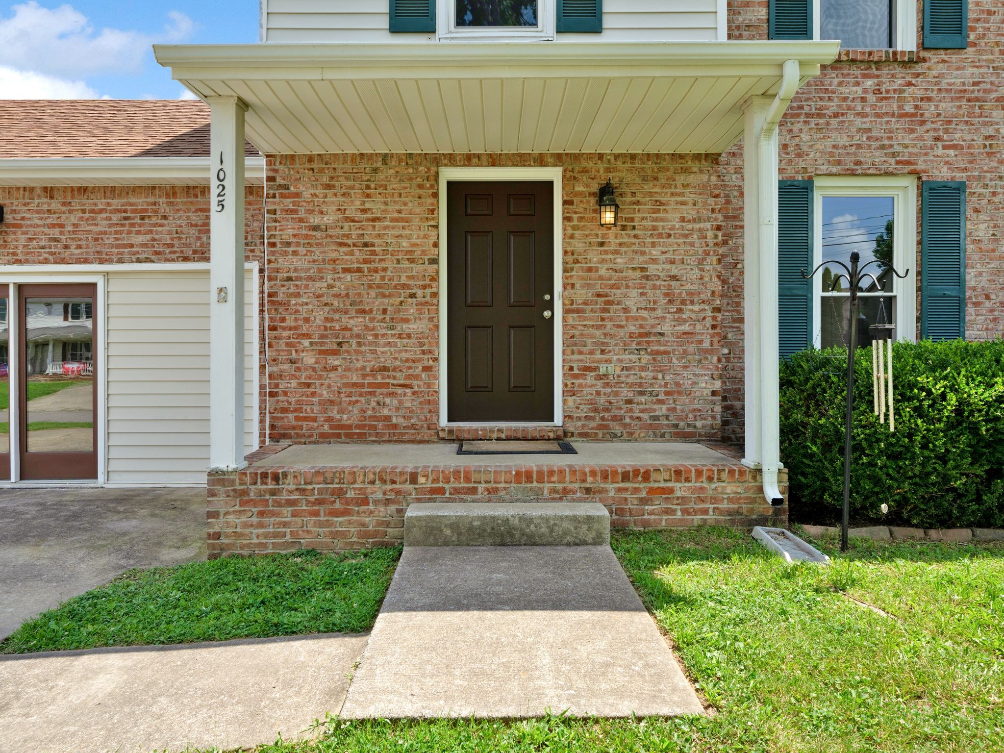 1025 Roedeer Dr