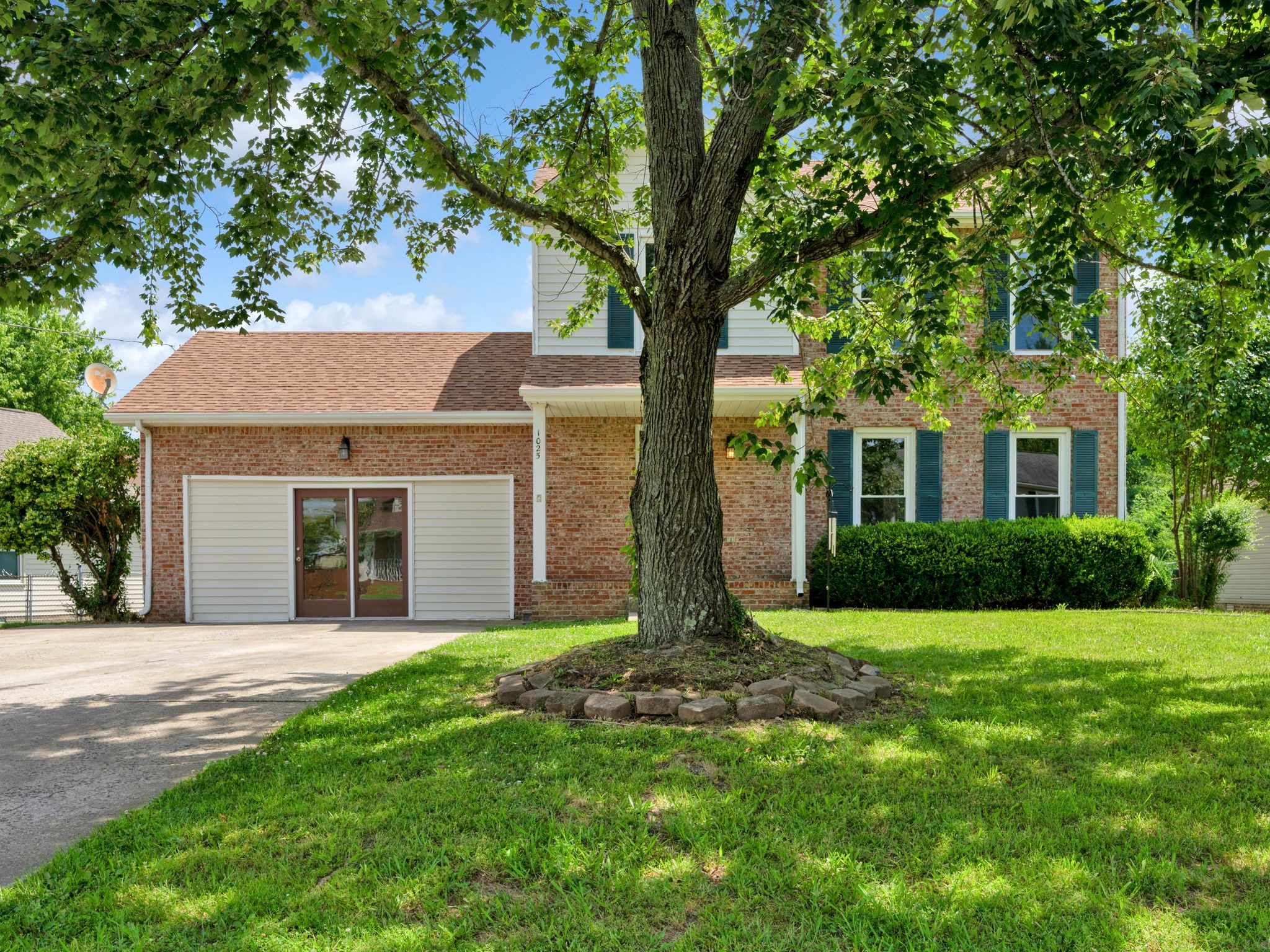1025 Roedeer Dr