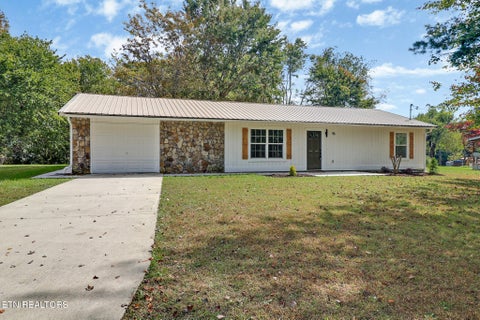 Photo of 95 Fairview Loop, Crossville, TN 38571 (MLS # 3623030)