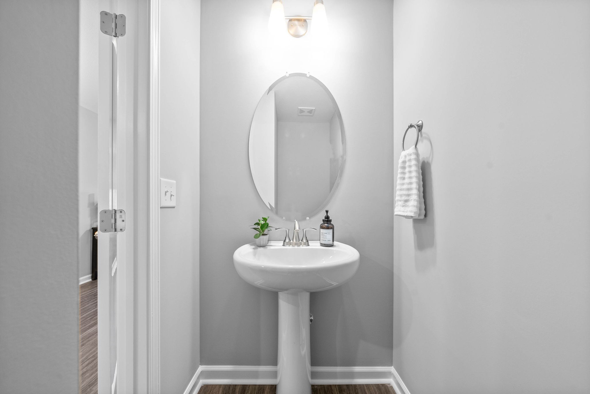 Clarksville, Tennessee 37040, United States, 2 Bedrooms Bedrooms, ,3 BathroomsBathrooms,Residential,Active,136028