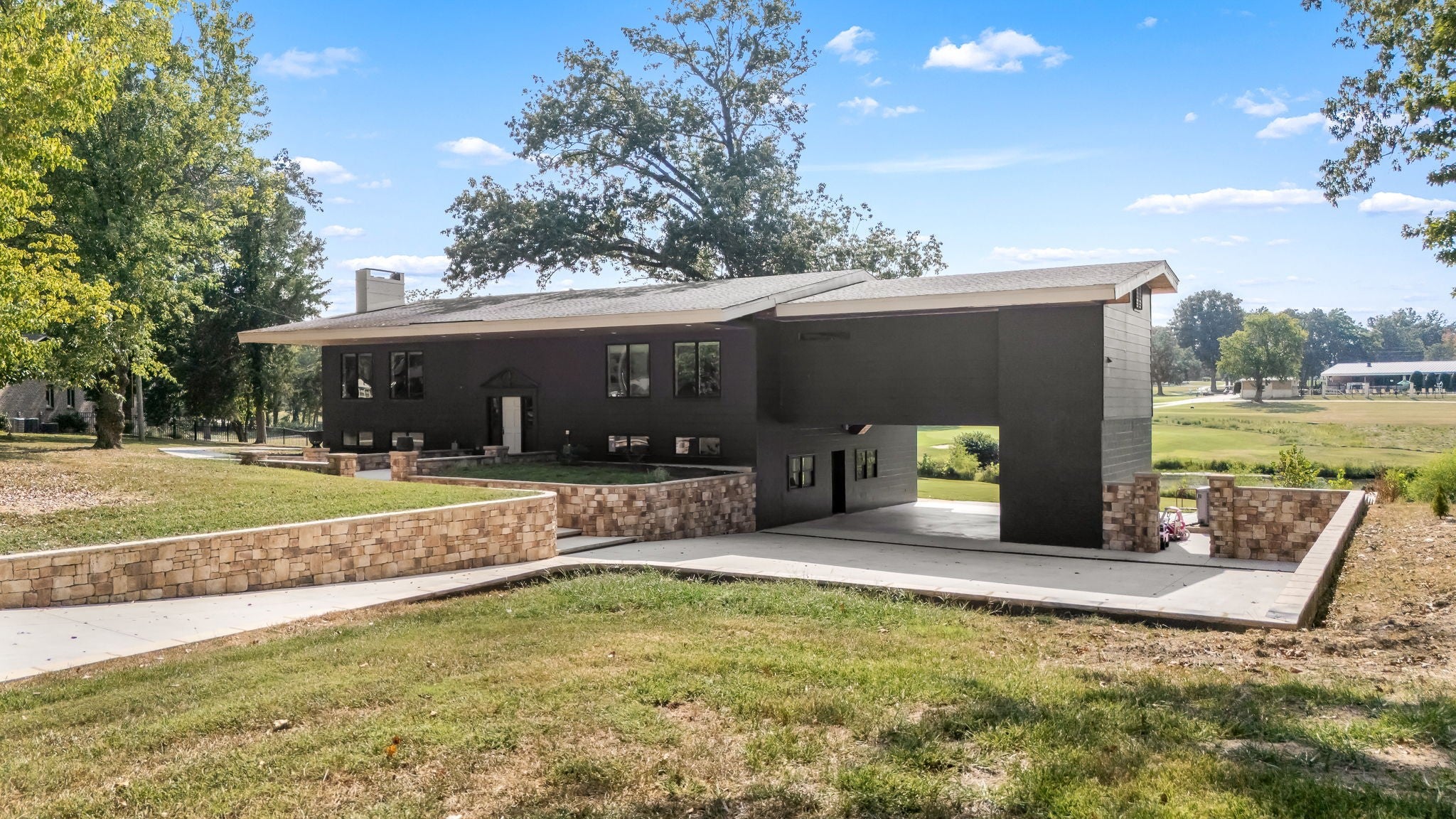 111 LAKEWOOD DRIVE