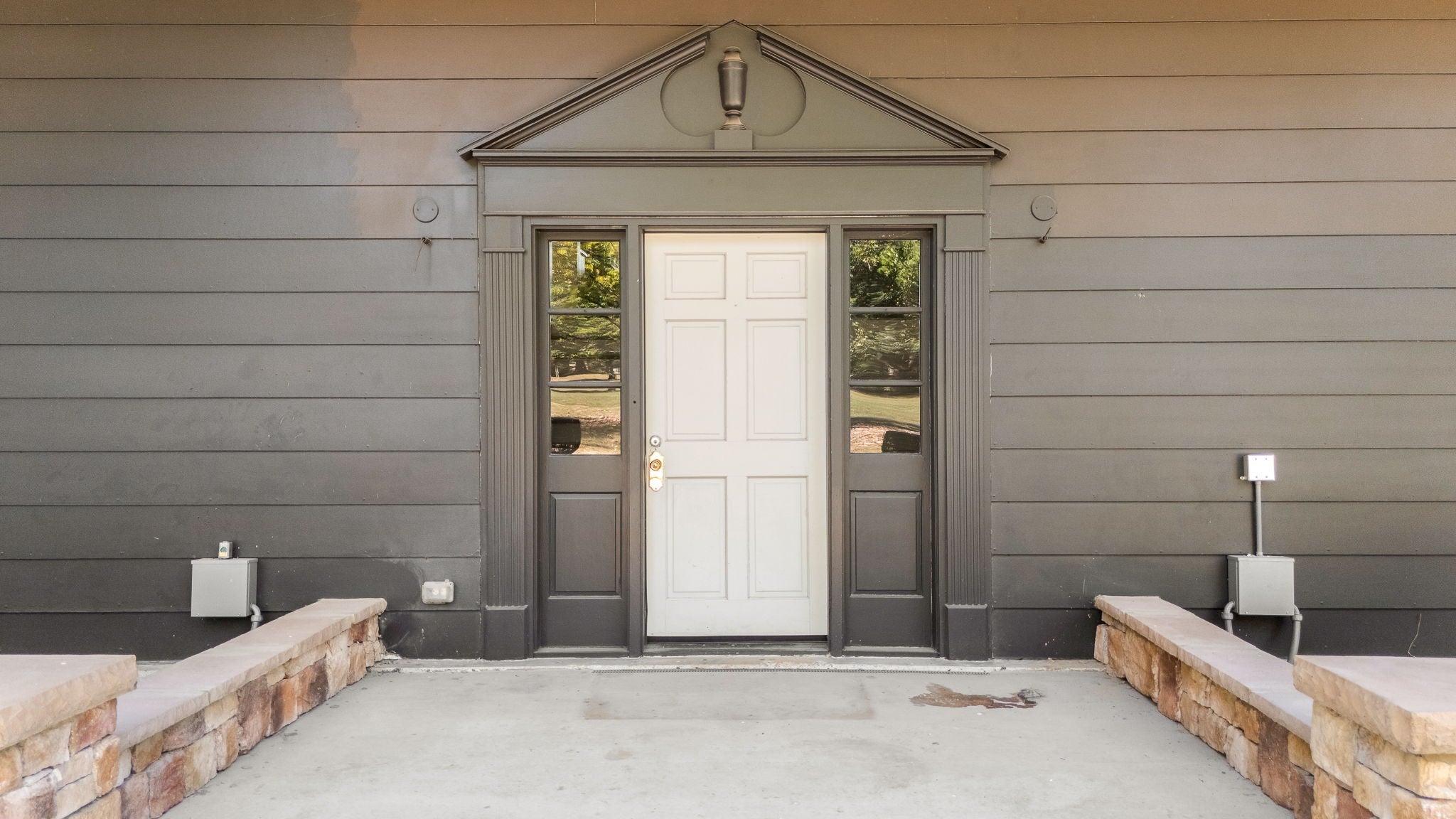 111 LAKEWOOD DRIVE