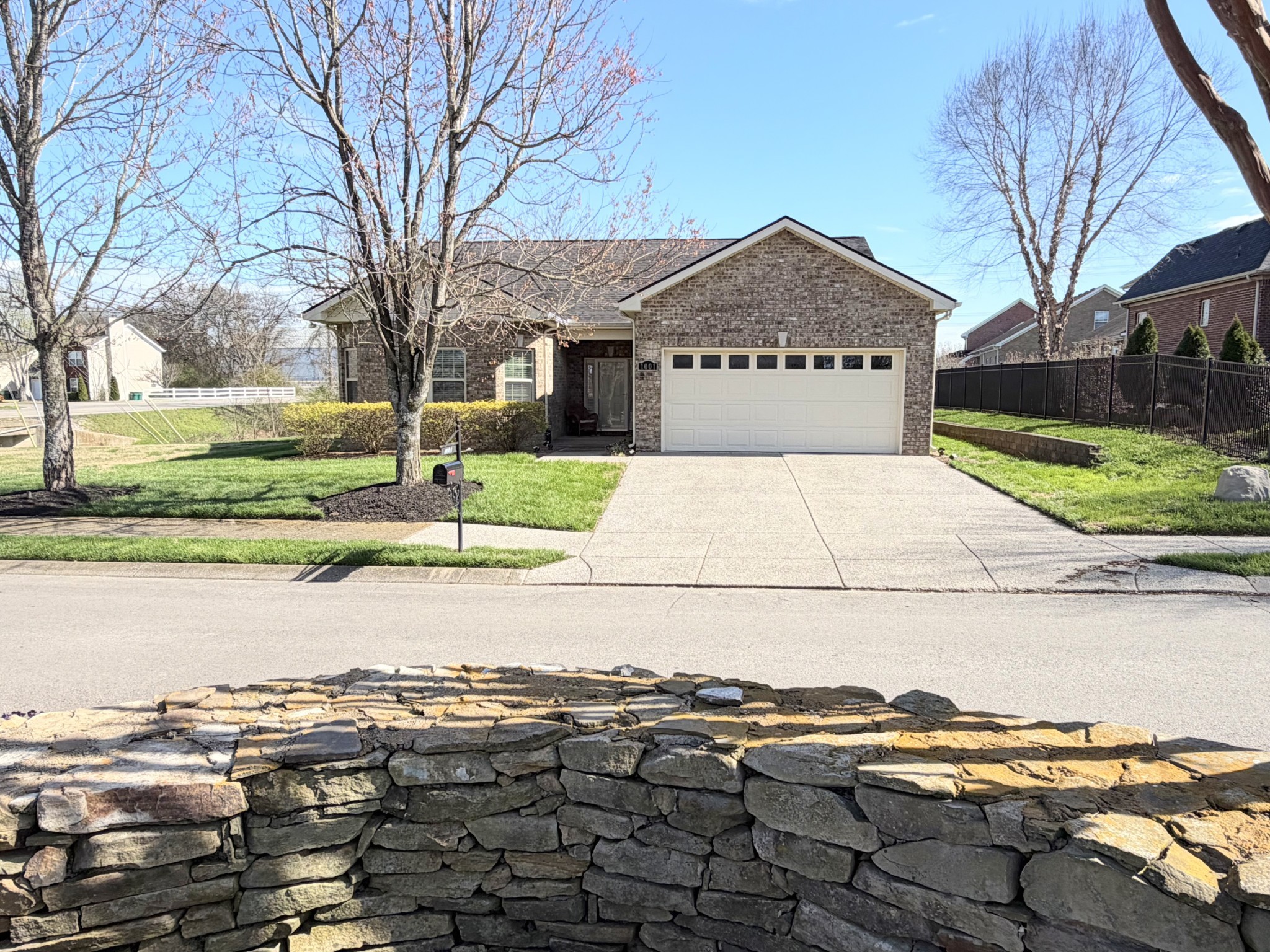 1001 Meadowview Dr