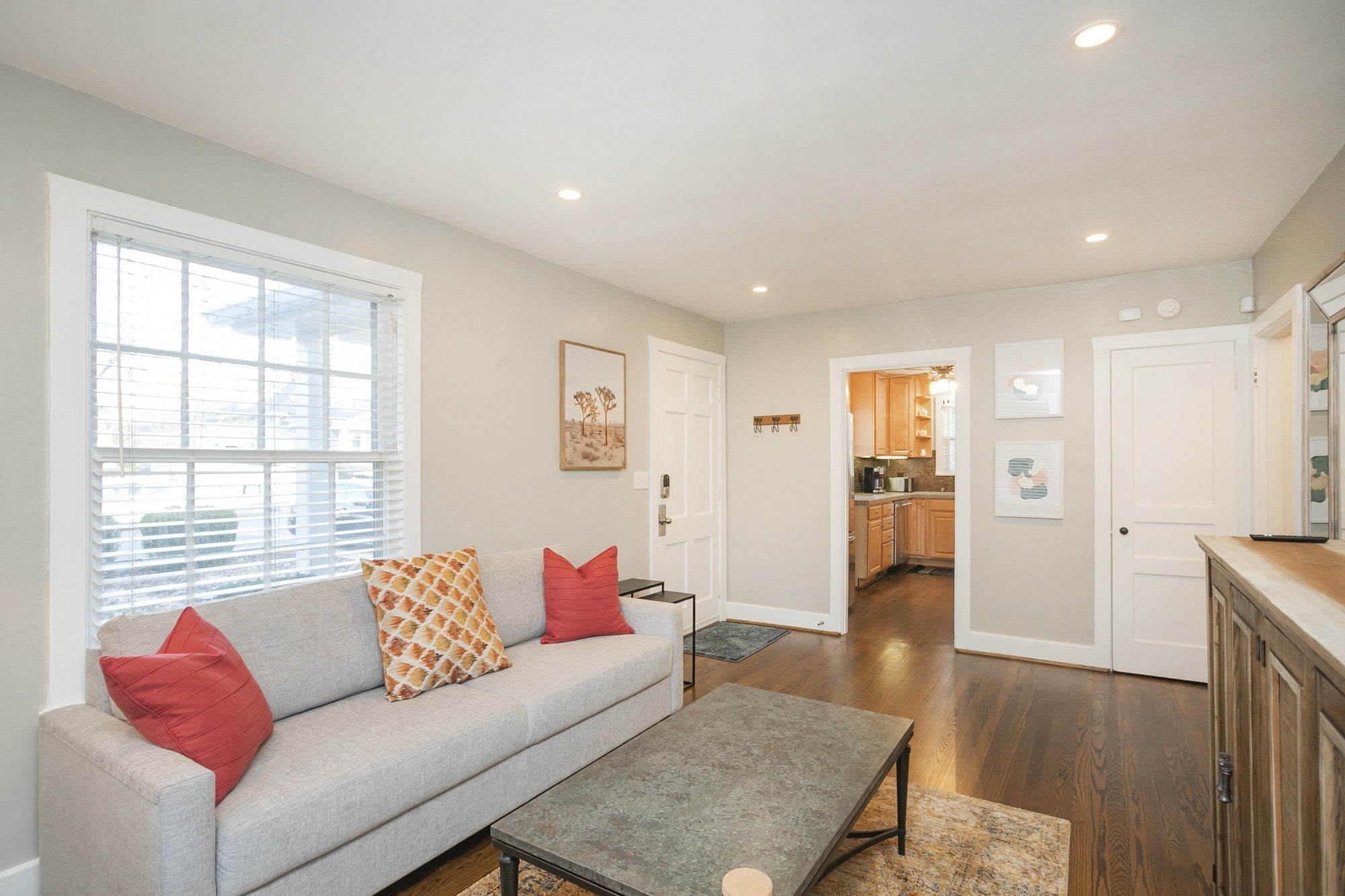 207 Chapel Ave