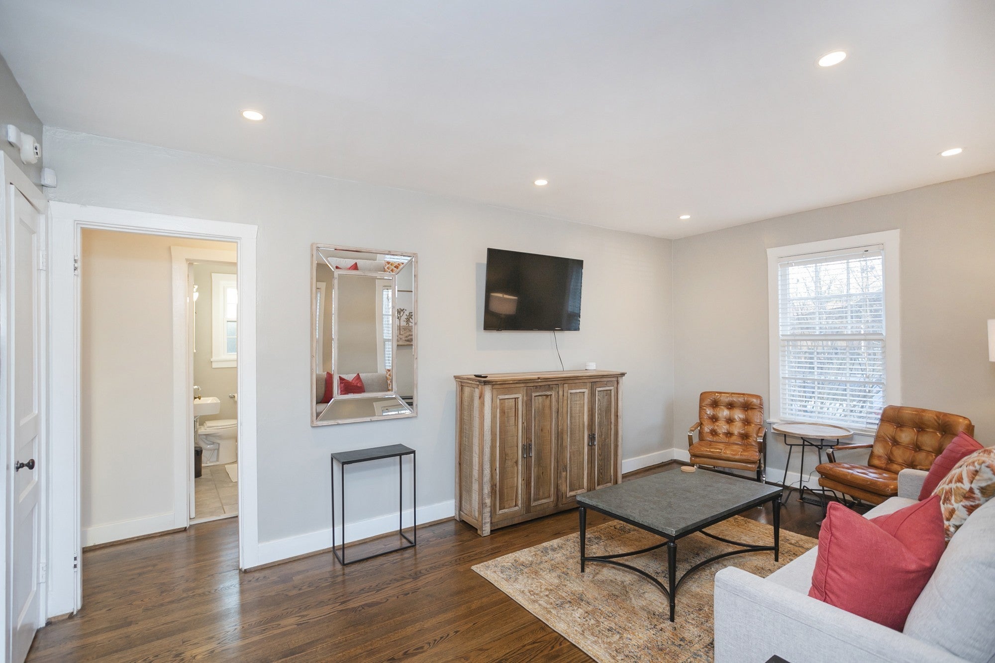 207 Chapel Ave