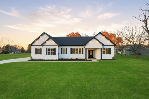 90 Kings Ln Tullahoma TN 37388