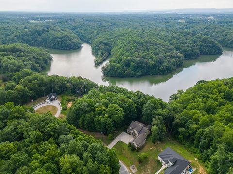 90 Grandview Lake Rd Estill Springs TN 37330