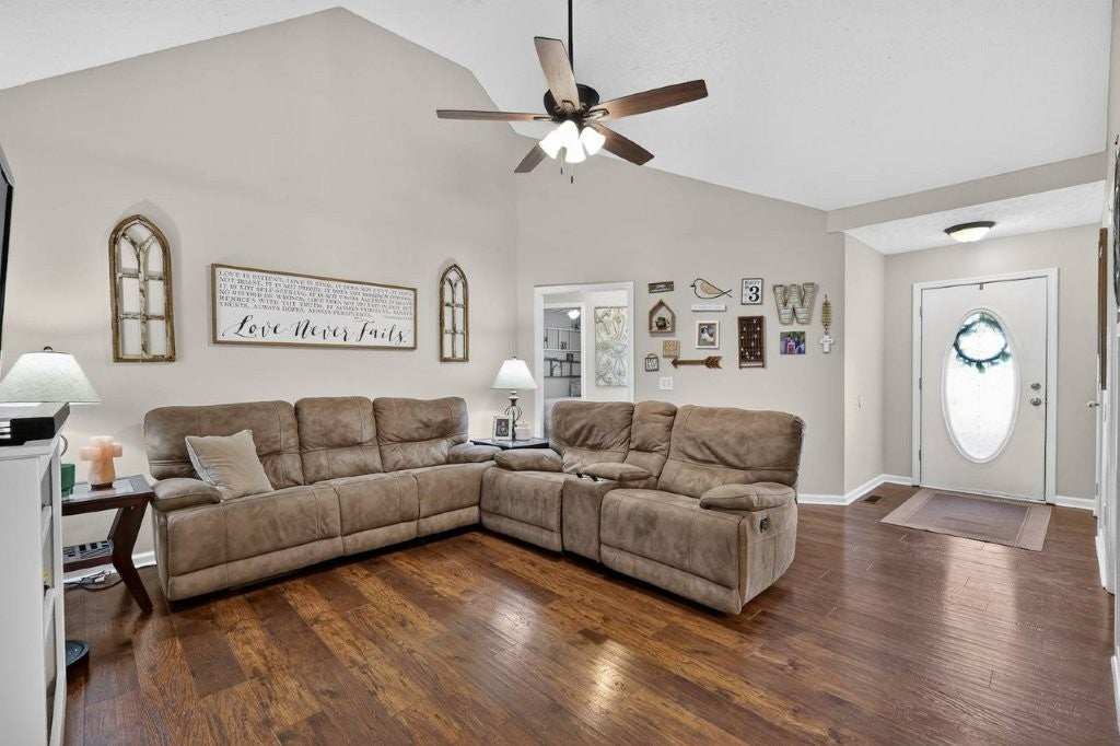132 Lorien Cir